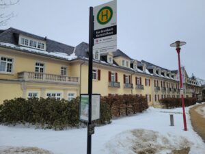 Bushaltestelle bei der Klinik